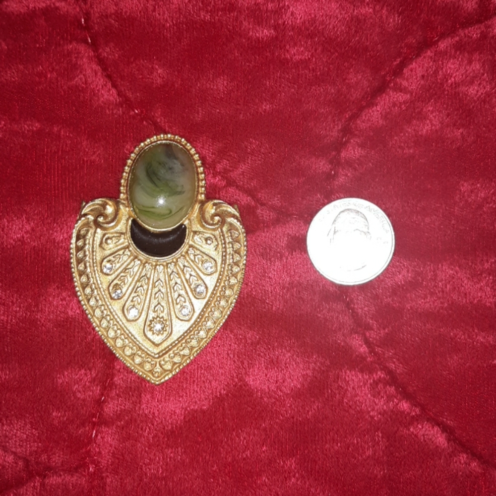 🌺GOLDTONE Brooch